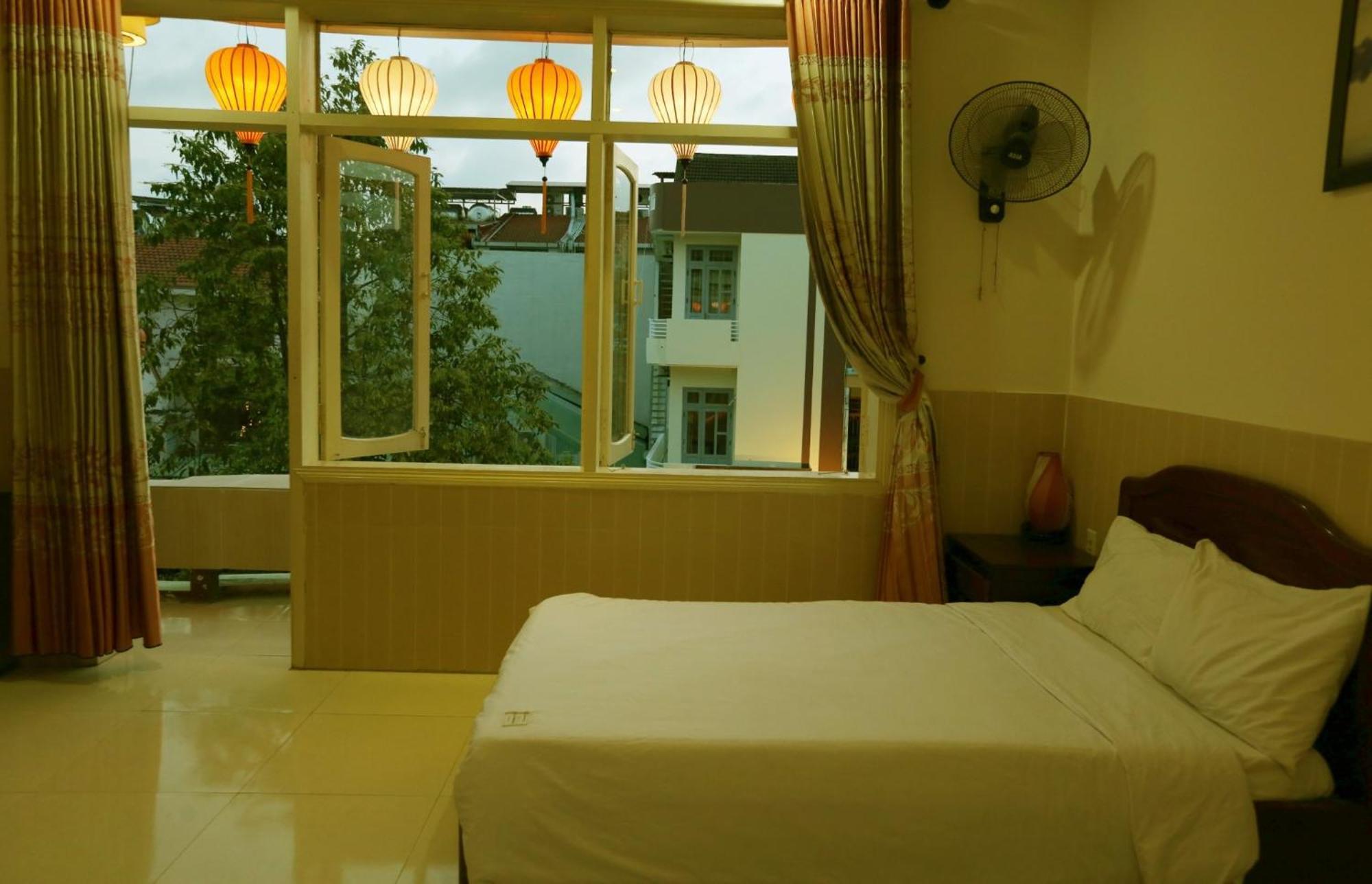 Minh Quang Hotel Хойан Экстерьер фото